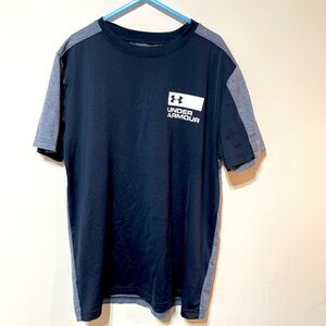 Boys Under Armour Top size Med Loose fit